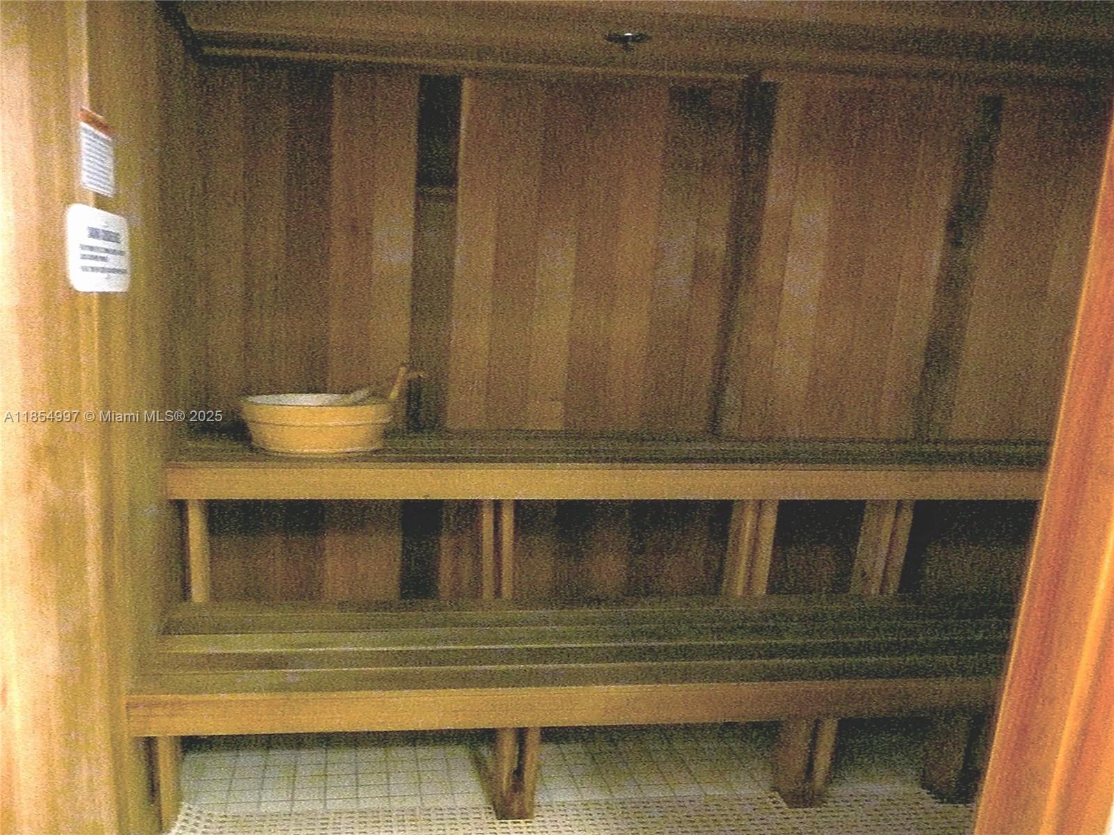 THE COLLINS CONDO - Residential