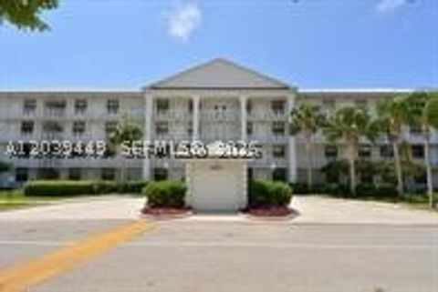 Photo of 3630 Whitehall Dr #104, West Palm Beach, FL 33401 (MLS # A12039449)