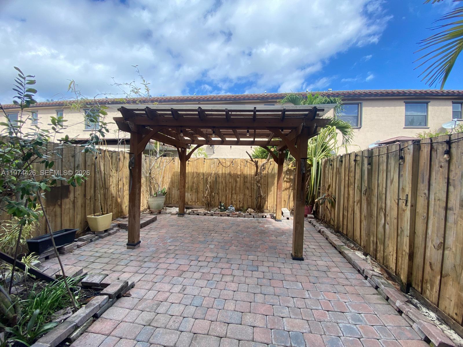 COCO PALM ESTATES - Residential Lease