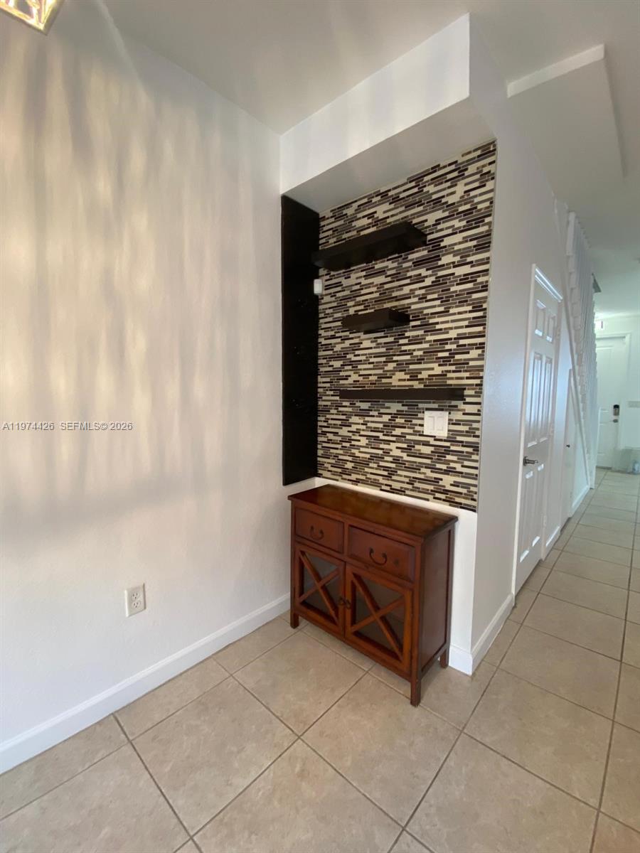 COCO PALM ESTATES - Residential Lease