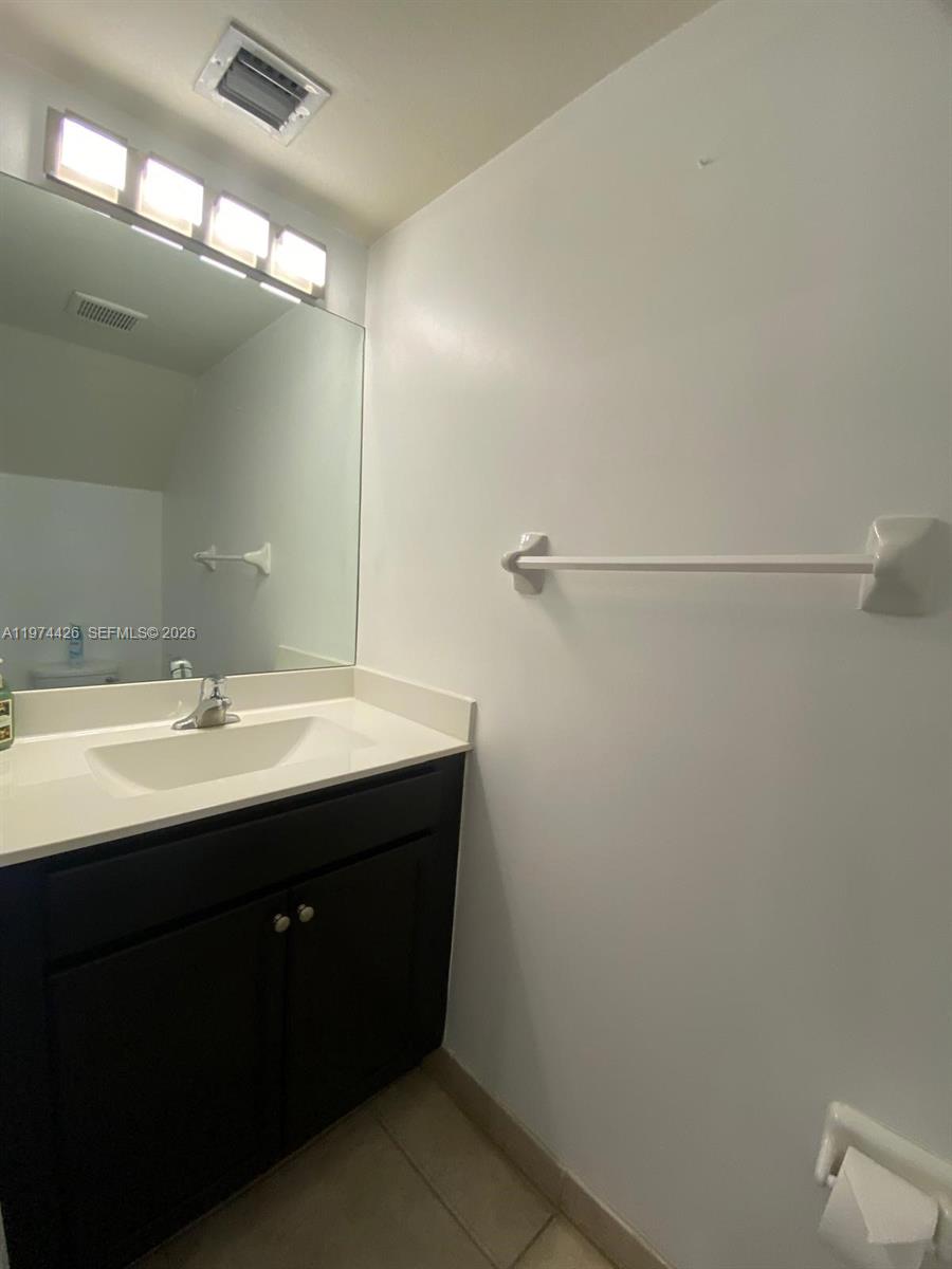 COCO PALM ESTATES - Residential Lease