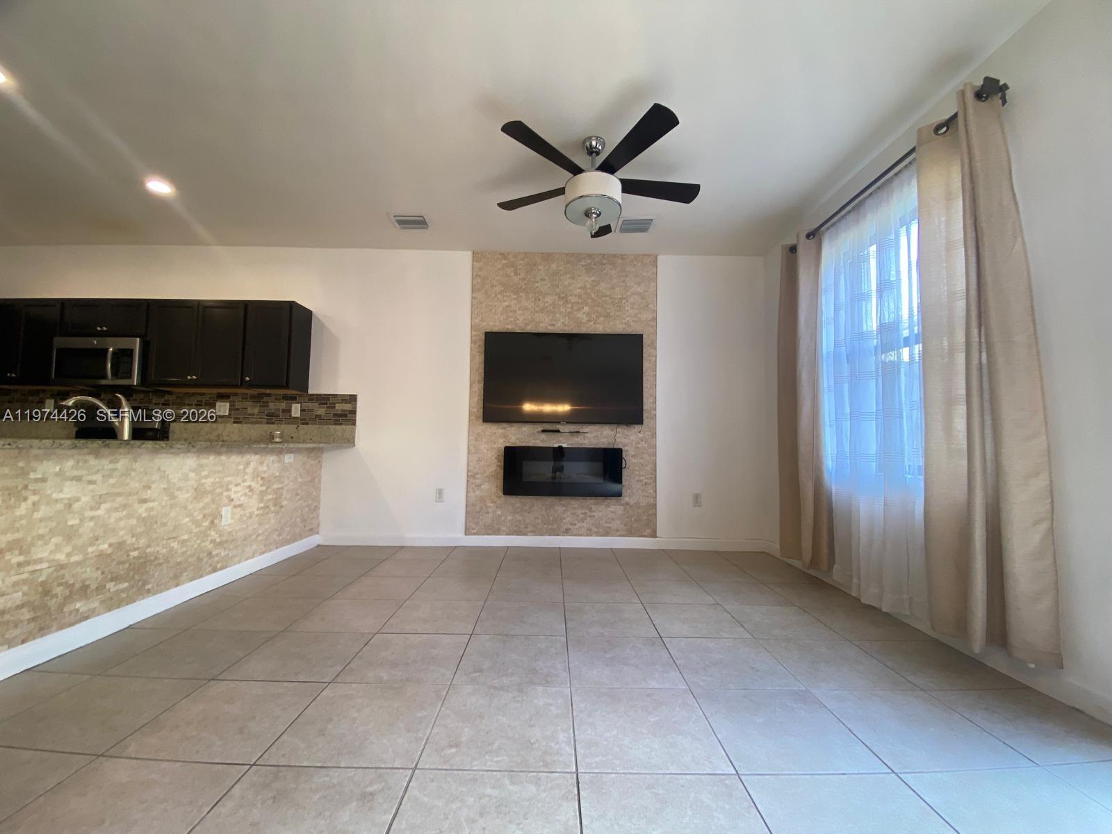 COCO PALM ESTATES - Residential Lease