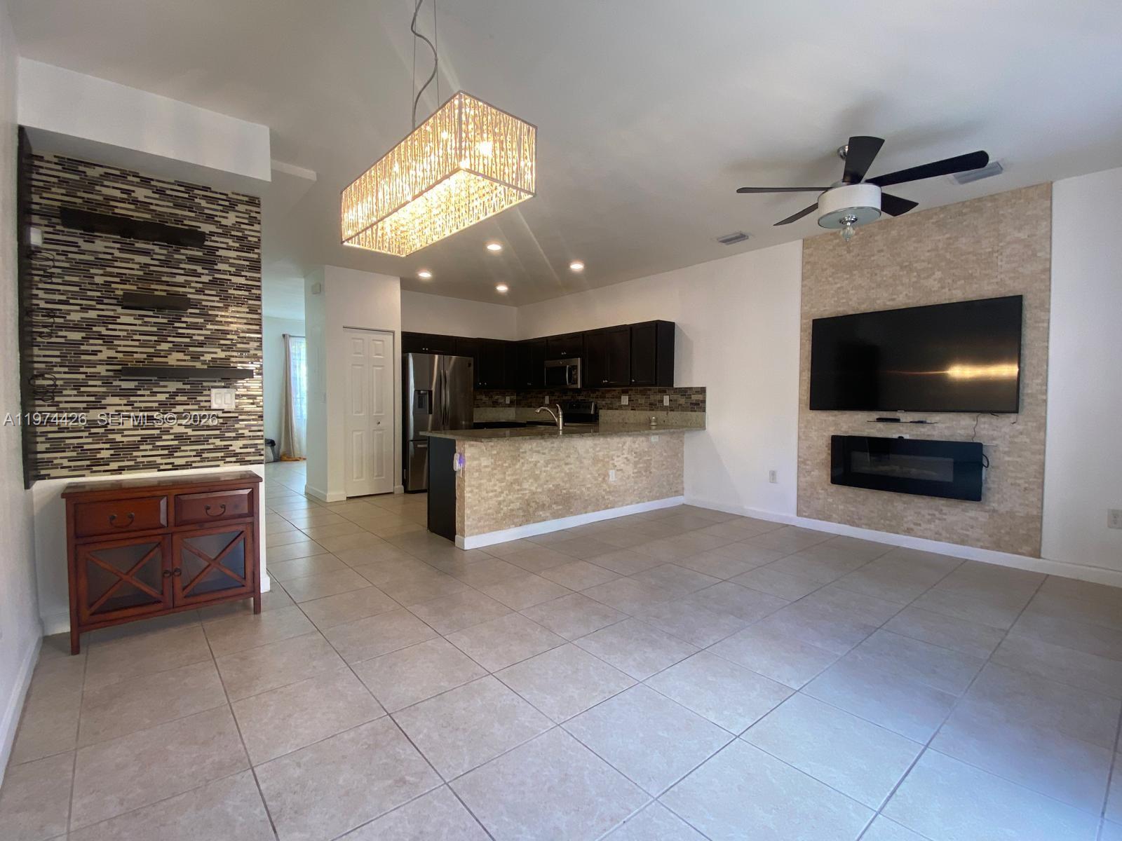 COCO PALM ESTATES - Residential Lease