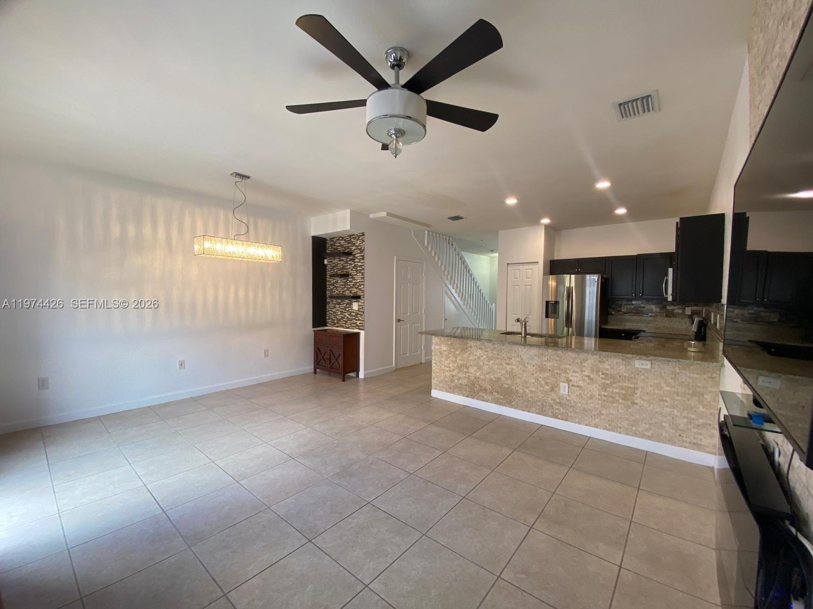 COCO PALM ESTATES - Residential Lease