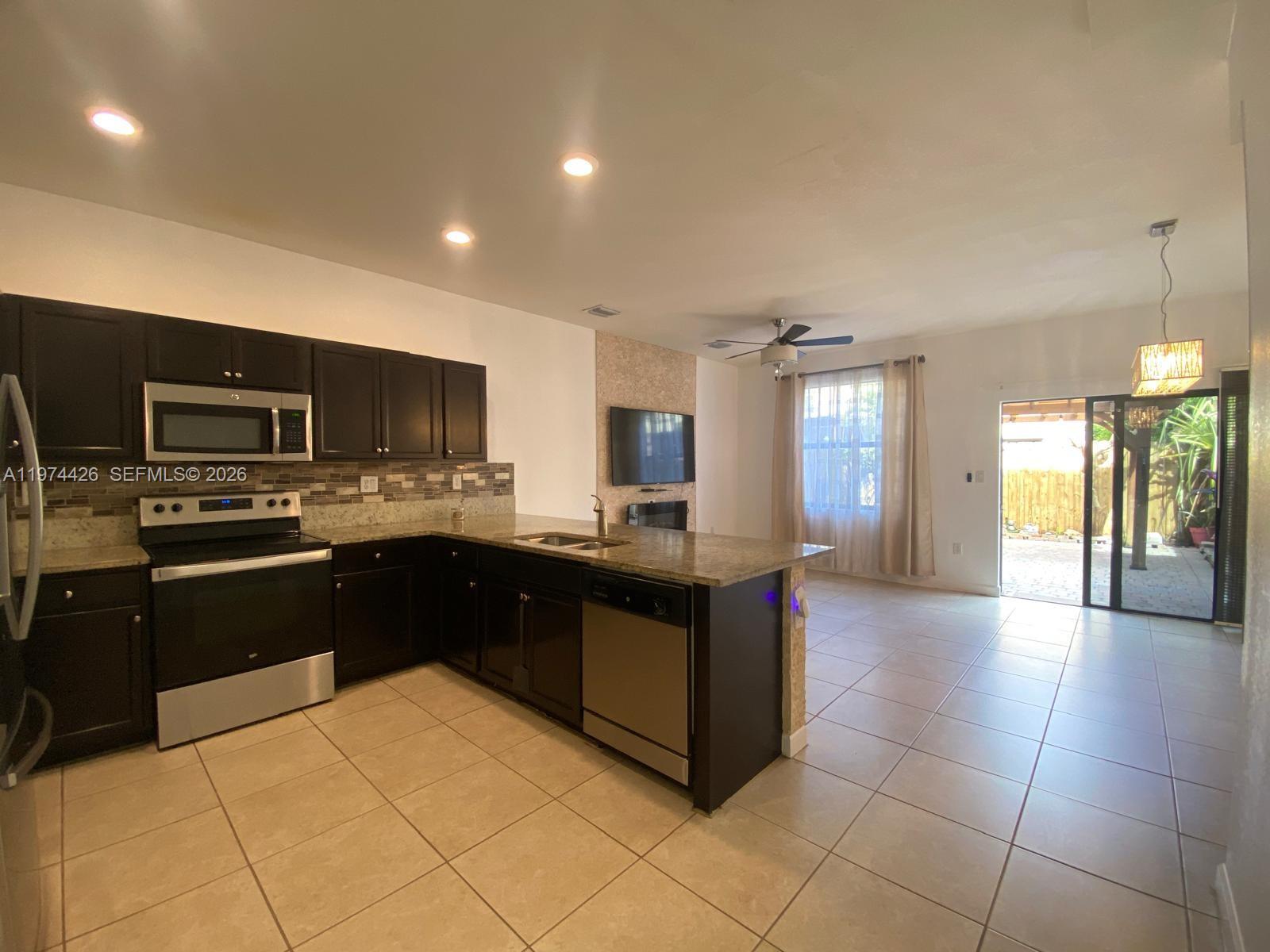 COCO PALM ESTATES - Residential Lease