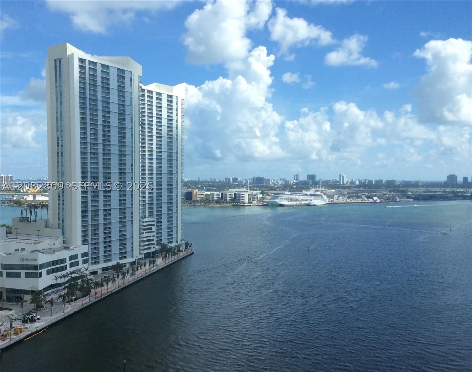 325 NE Biscayne Blvd