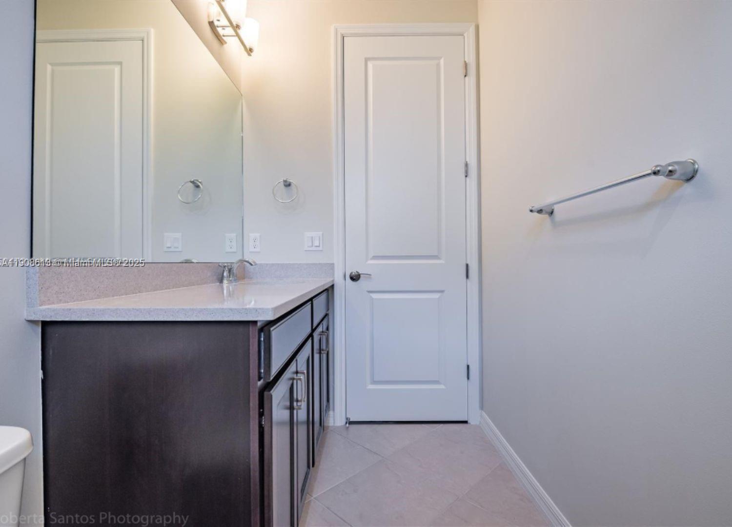 HILLCREST COUNTRY CLUB NO - Residential Lease