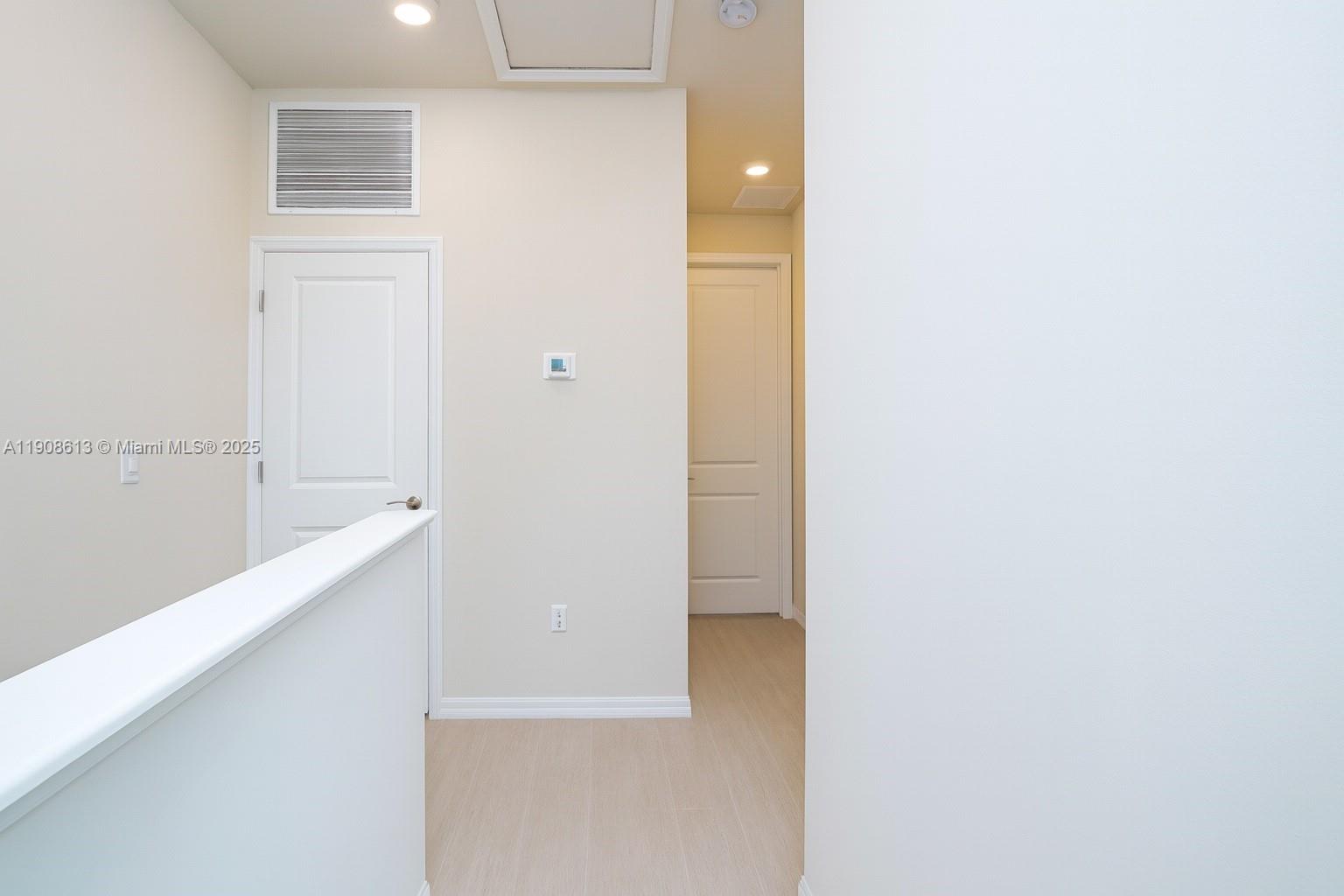 HILLCREST COUNTRY CLUB NO - Residential Lease