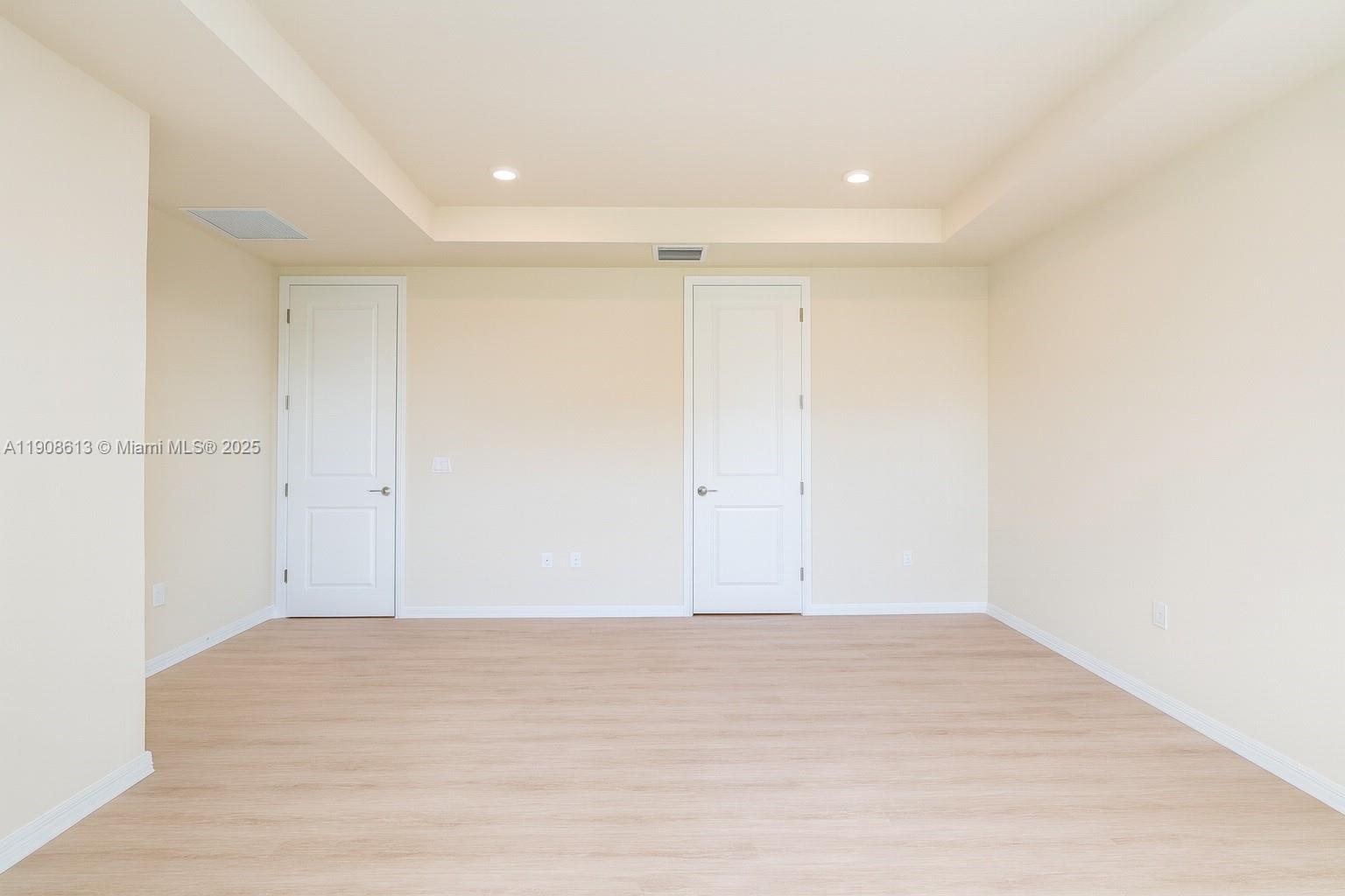 HILLCREST COUNTRY CLUB NO - Residential Lease