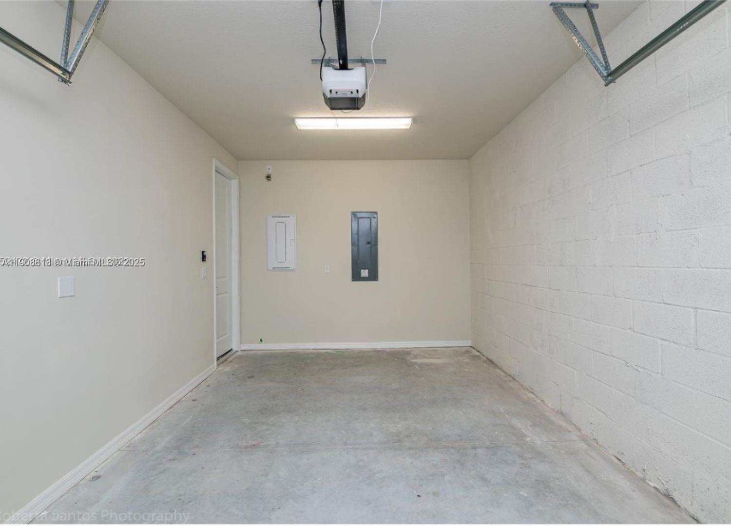 HILLCREST COUNTRY CLUB NO - Residential Lease