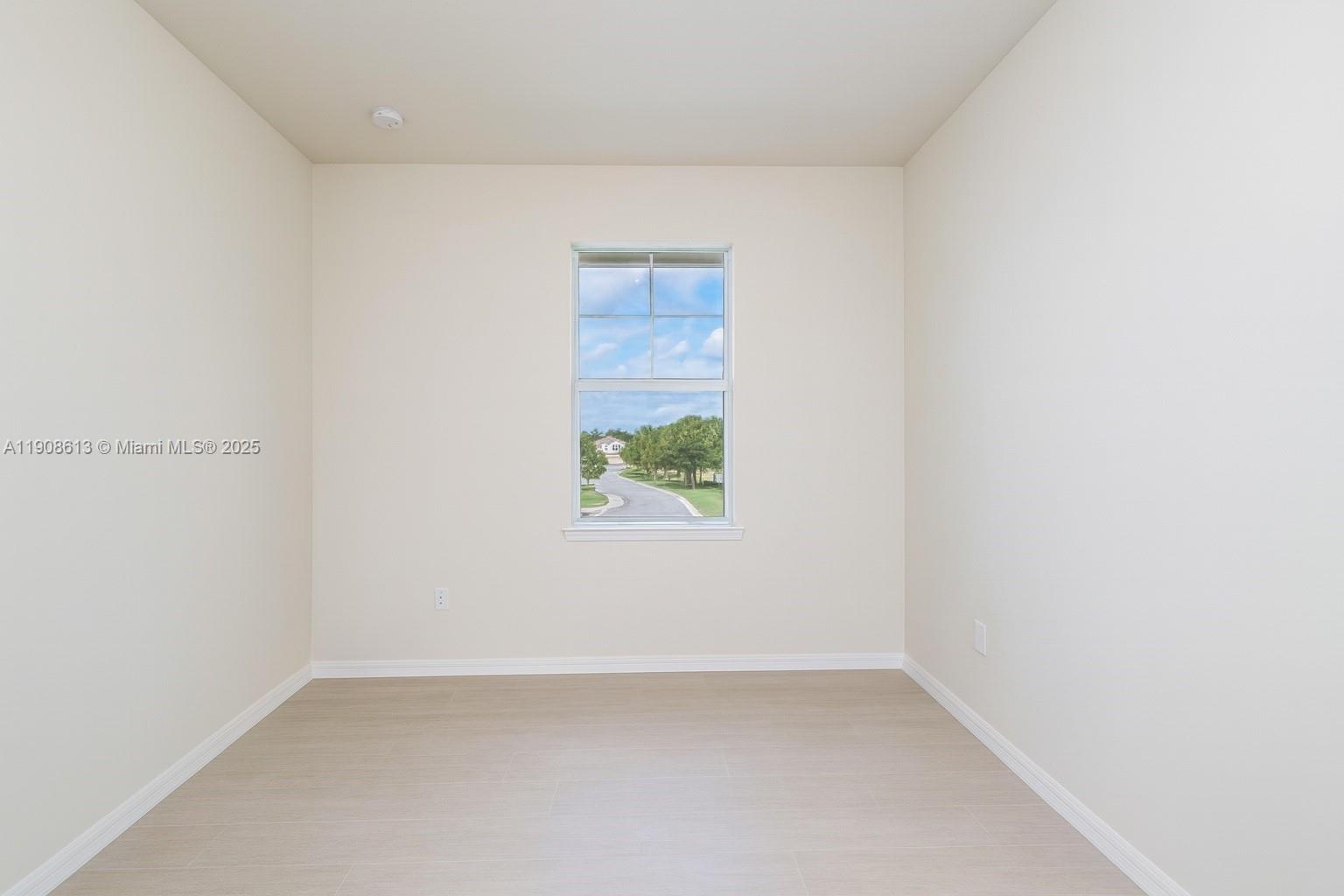 HILLCREST COUNTRY CLUB NO - Residential Lease