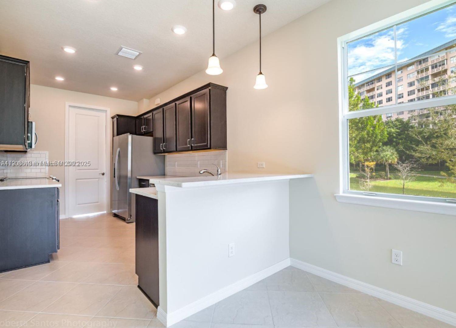 HILLCREST COUNTRY CLUB NO - Residential Lease