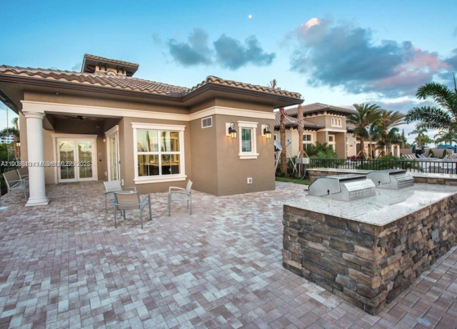 HILLCREST COUNTRY CLUB NO - Residential Lease