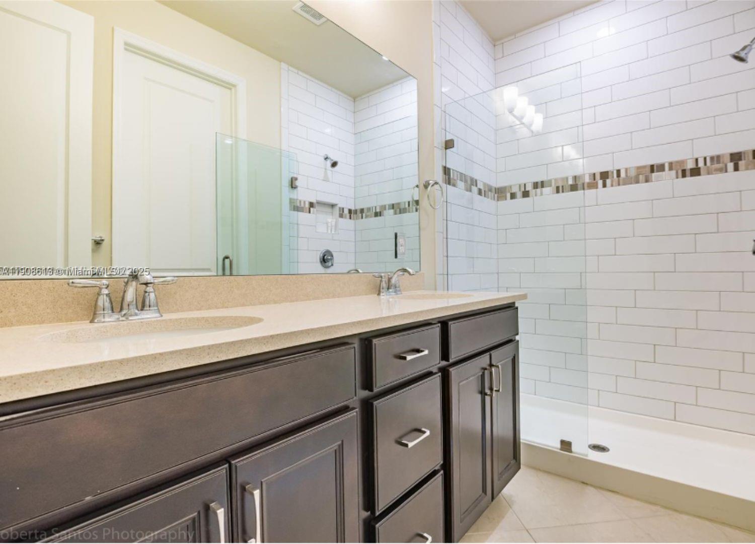 HILLCREST COUNTRY CLUB NO - Residential Lease