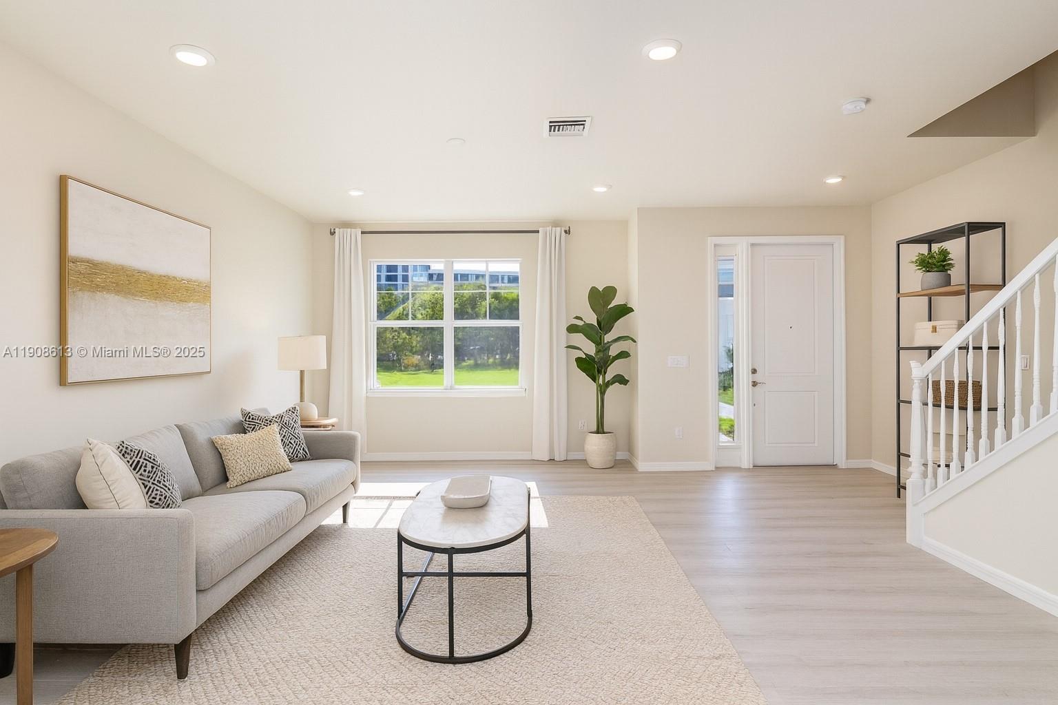 HILLCREST COUNTRY CLUB NO - Residential Lease