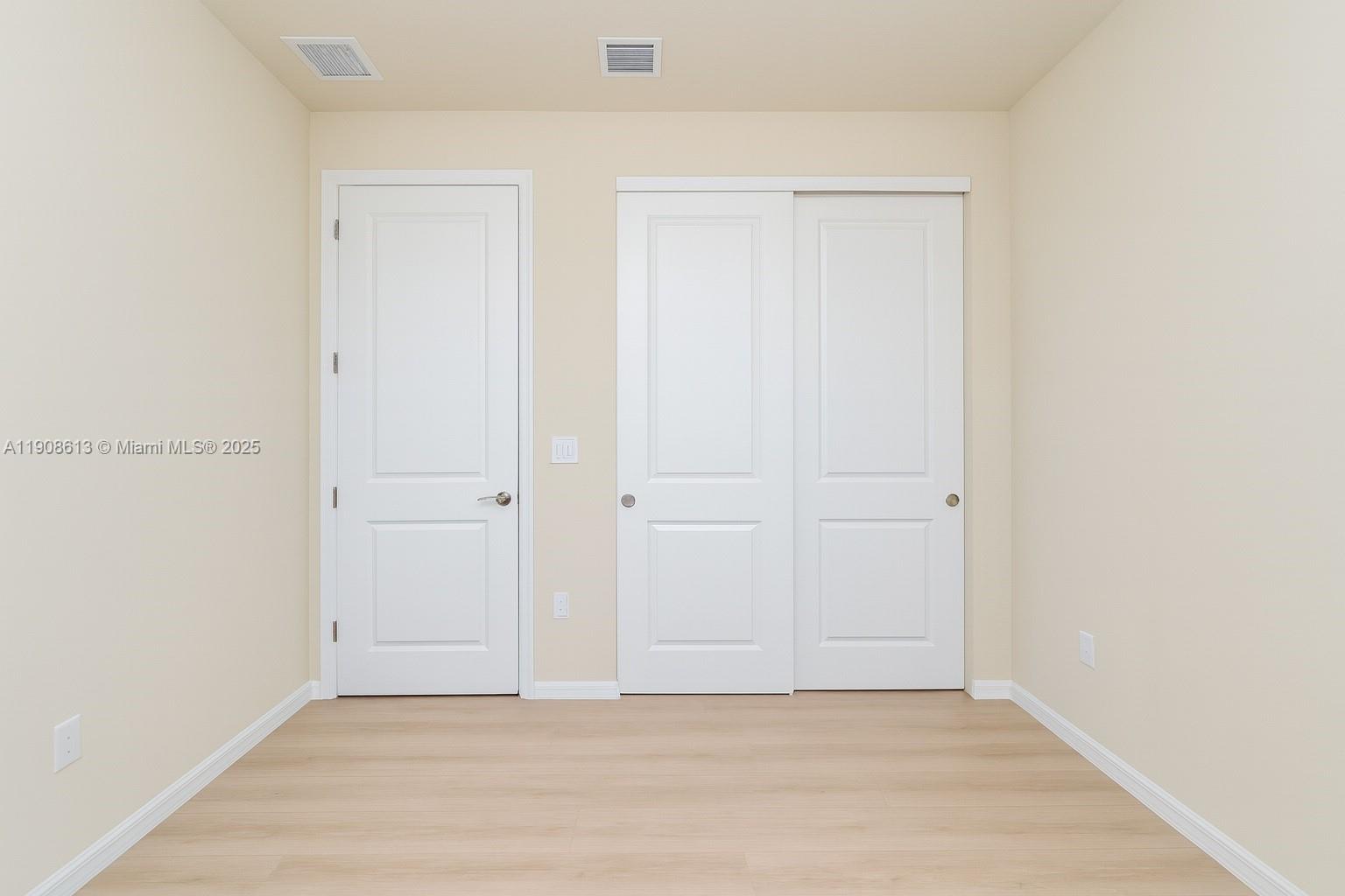 HILLCREST COUNTRY CLUB NO - Residential Lease