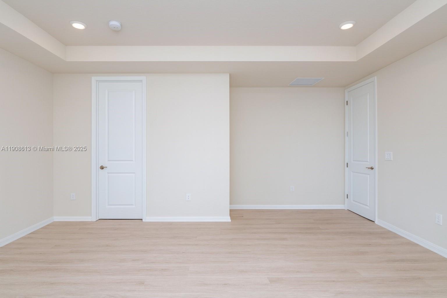 HILLCREST COUNTRY CLUB NO - Residential Lease