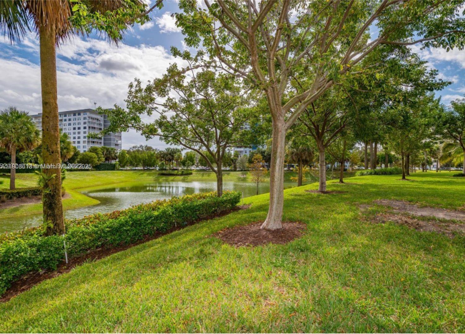 HILLCREST COUNTRY CLUB NO - Residential Lease