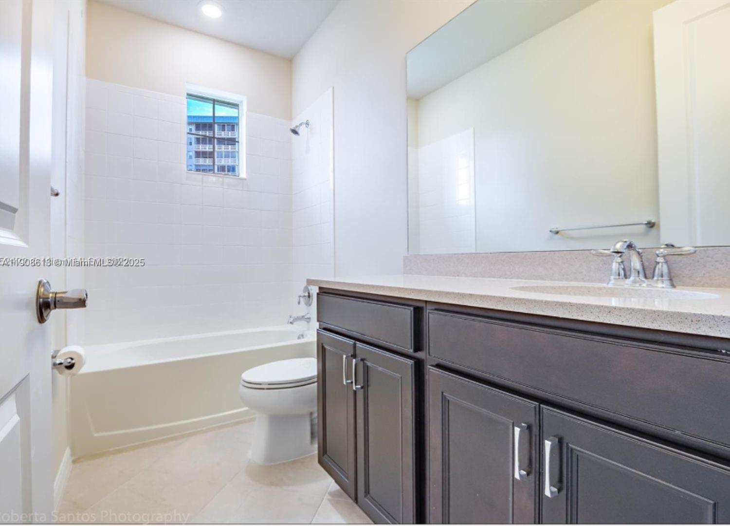 HILLCREST COUNTRY CLUB NO - Residential Lease