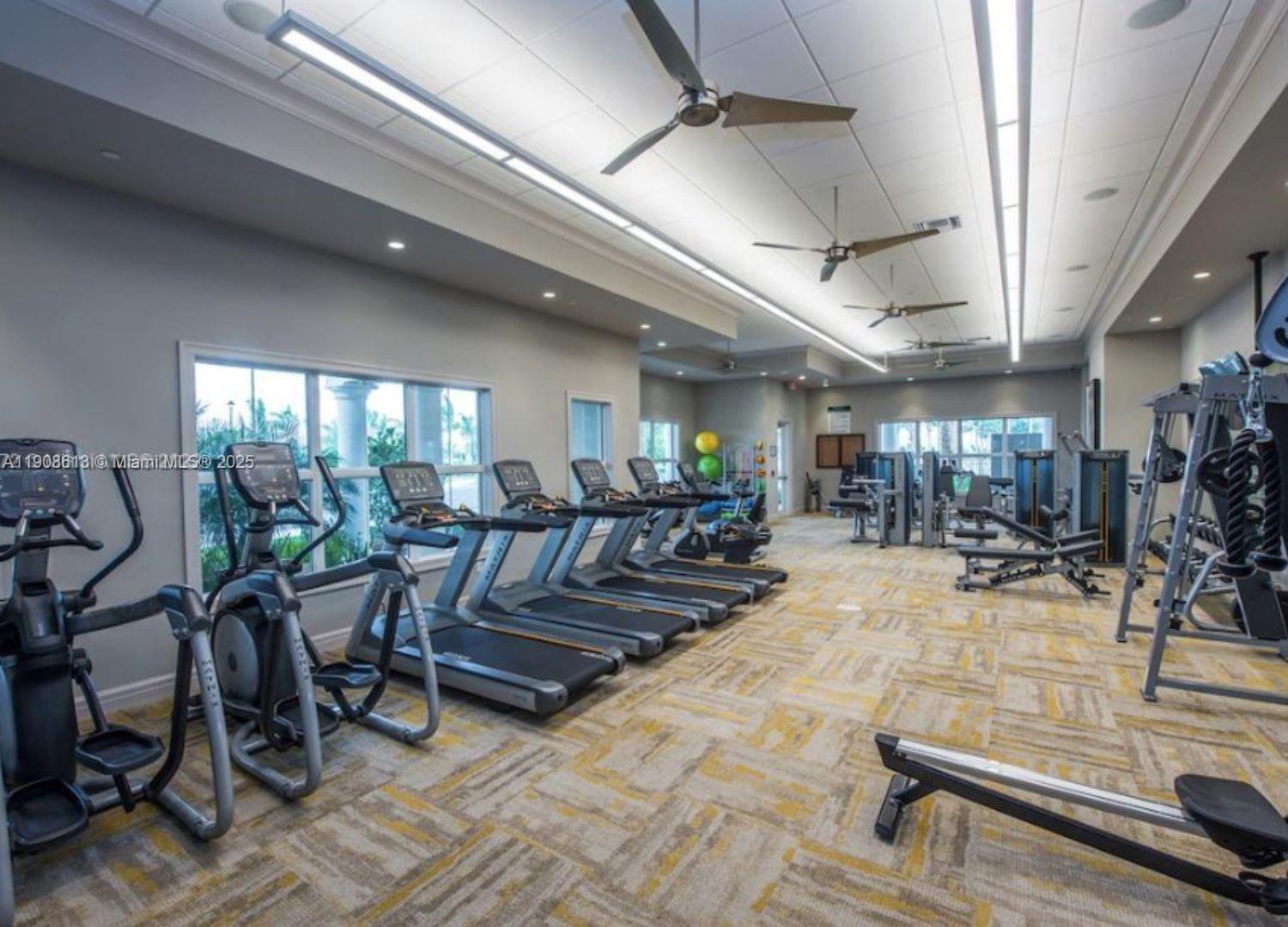 HILLCREST COUNTRY CLUB NO - Residential Lease