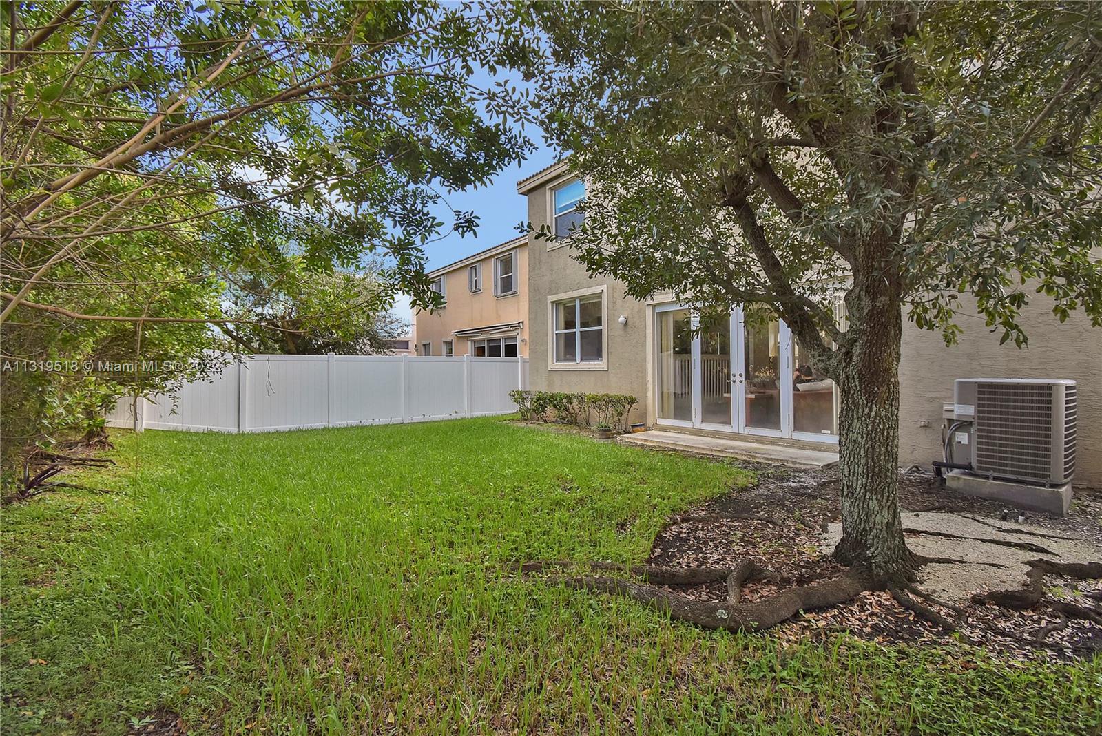 Photo 19 of 25 of 15811 SW 48th Mnr house