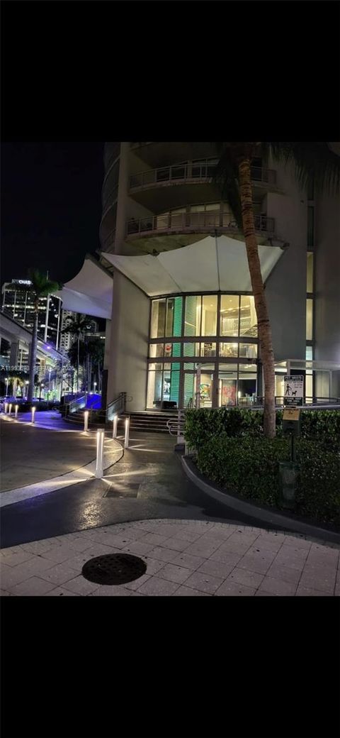 690 SW 1 CT 1722 Miami FL 33130