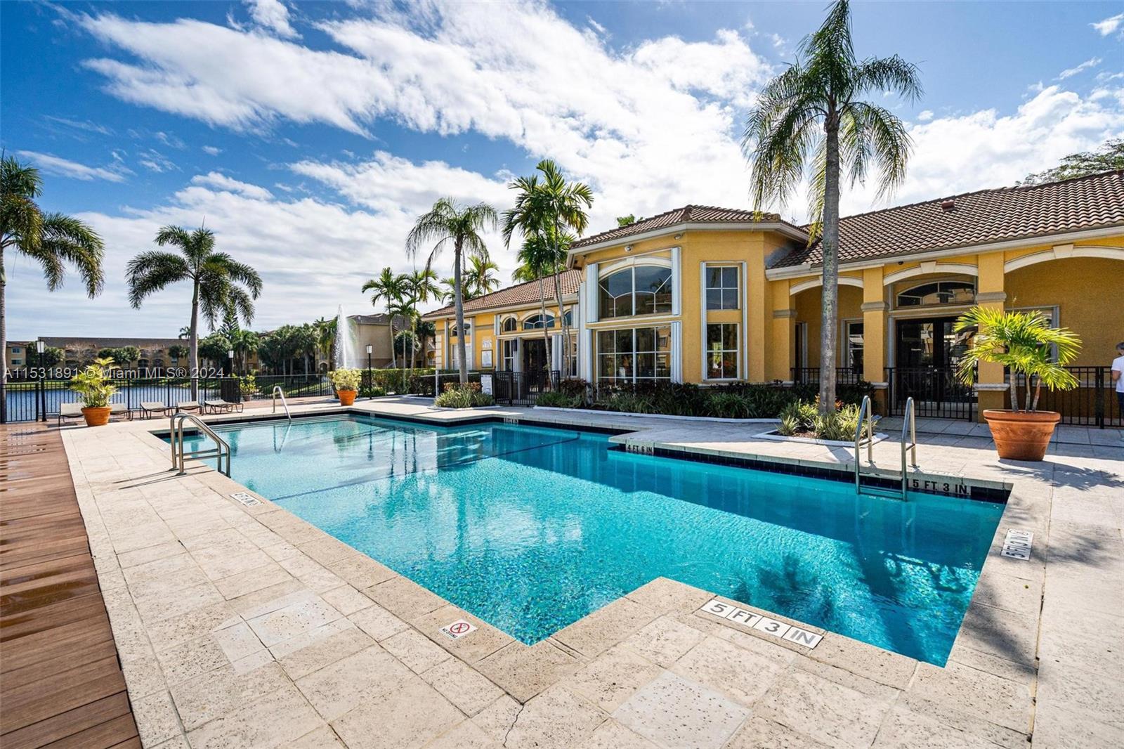 LA VIA CONDO - Residential