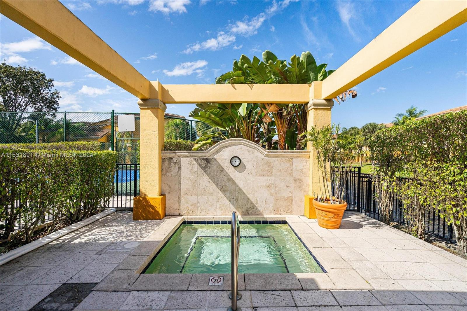 LA VIA CONDO - Residential