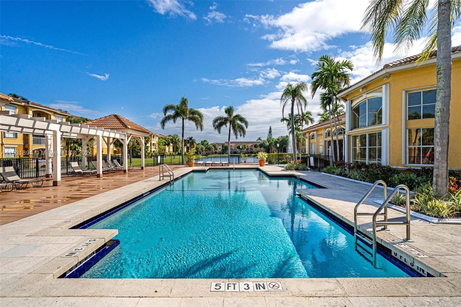 LA VIA CONDO - Residential