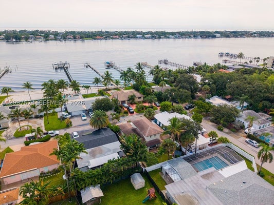 919 S LAKESIDE PL, LANTANA, FL 33462 - Image e9e4a6f04425dc7e47b3c4d99342b8dd/4184829802