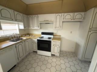 HOLLYBROOK GOLF AND TENNIS - Residential