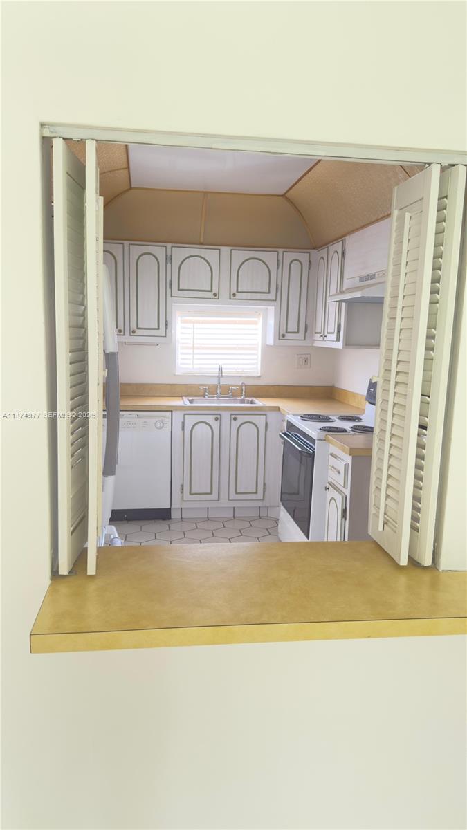 HOLLYBROOK GOLF AND TENNIS - Residential