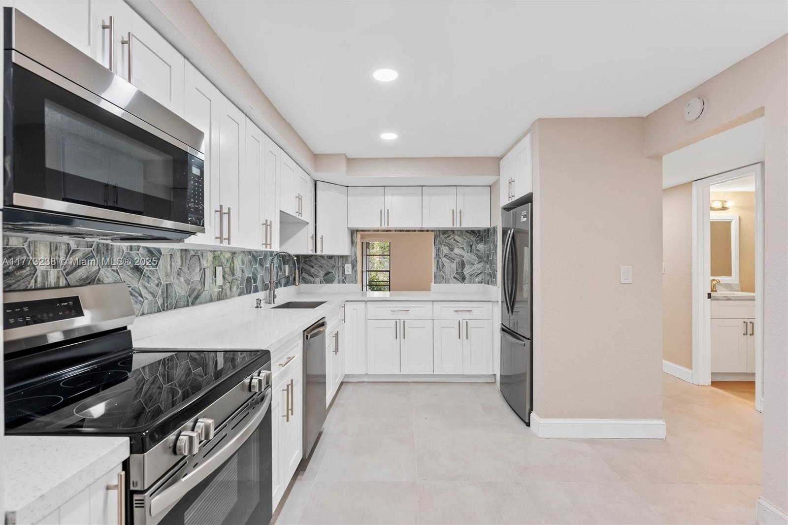 Property for Sale at 6563 Racquet Club Dr 124, Lauderhill, Miami-Dade County, Florida - Bedrooms: 3 
Bathrooms: 3  - $435,000