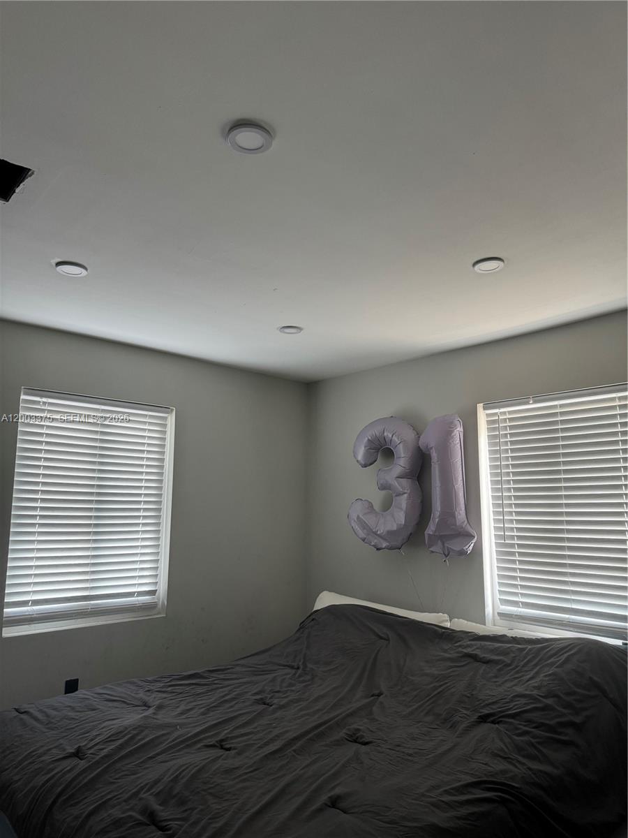 RIVERA MANOR - Residential