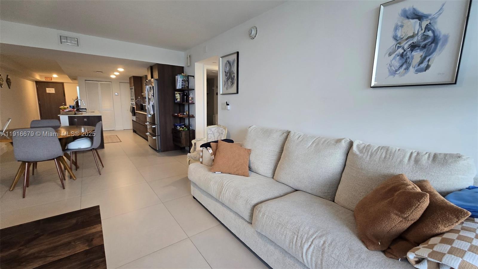 THE IVORY RESIDENCE CONDO - Residential Lease