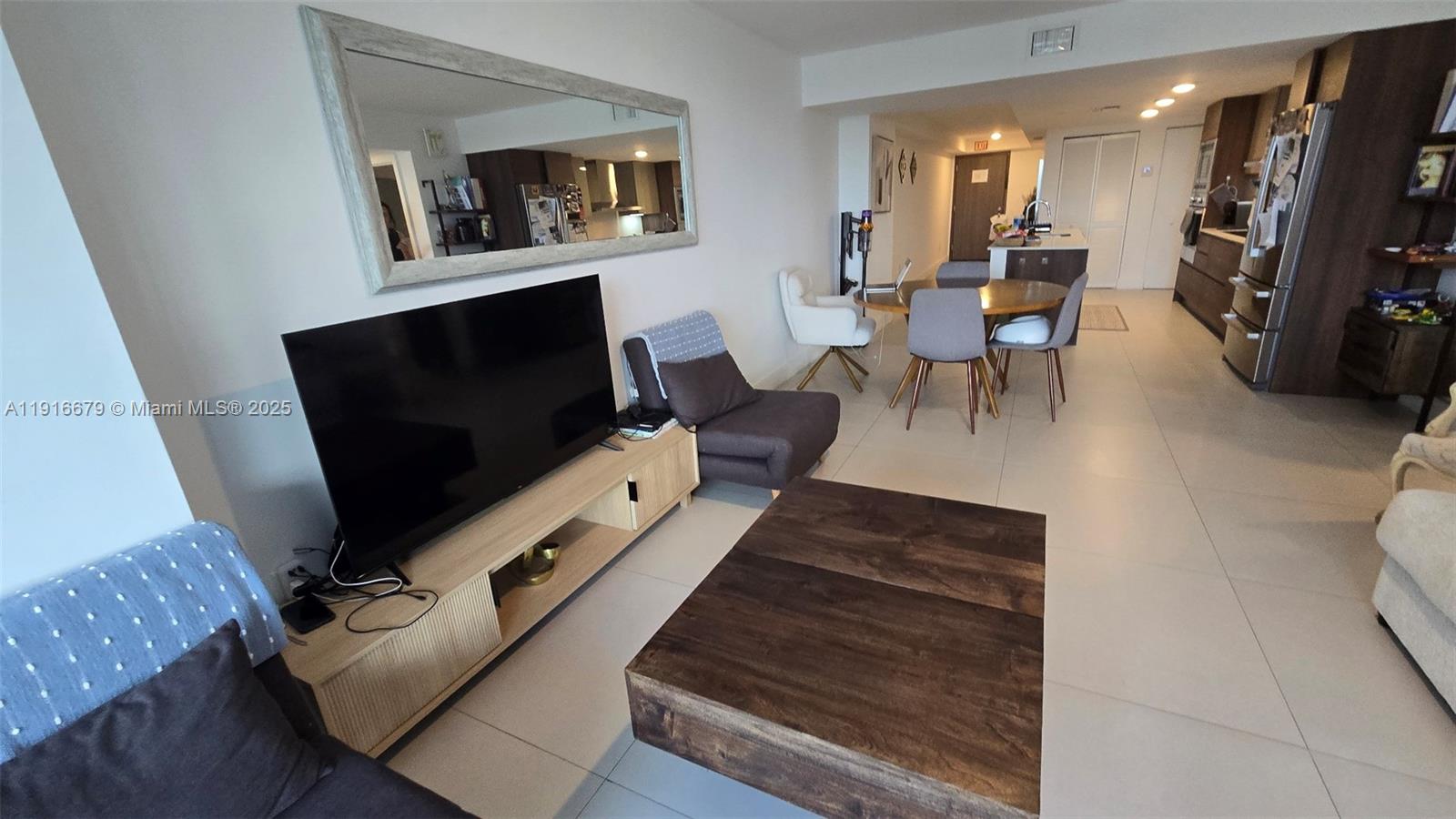 THE IVORY RESIDENCE CONDO - Residential Lease