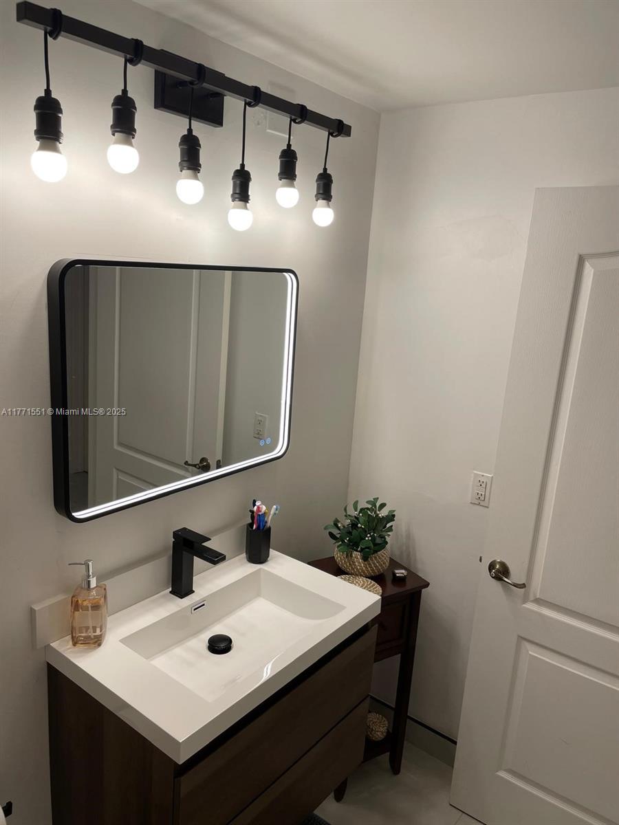 CAPTIVA CONDO B - Residential