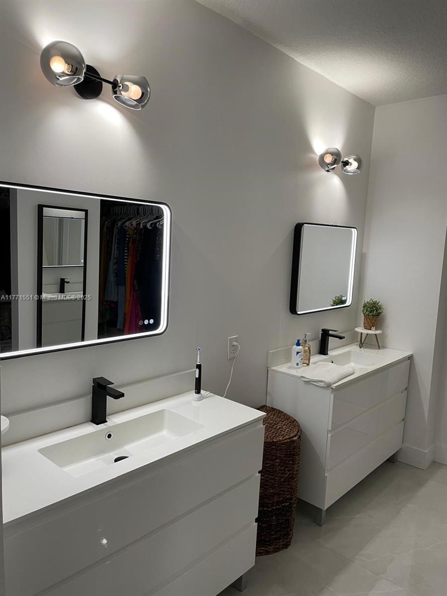 CAPTIVA CONDO B - Residential