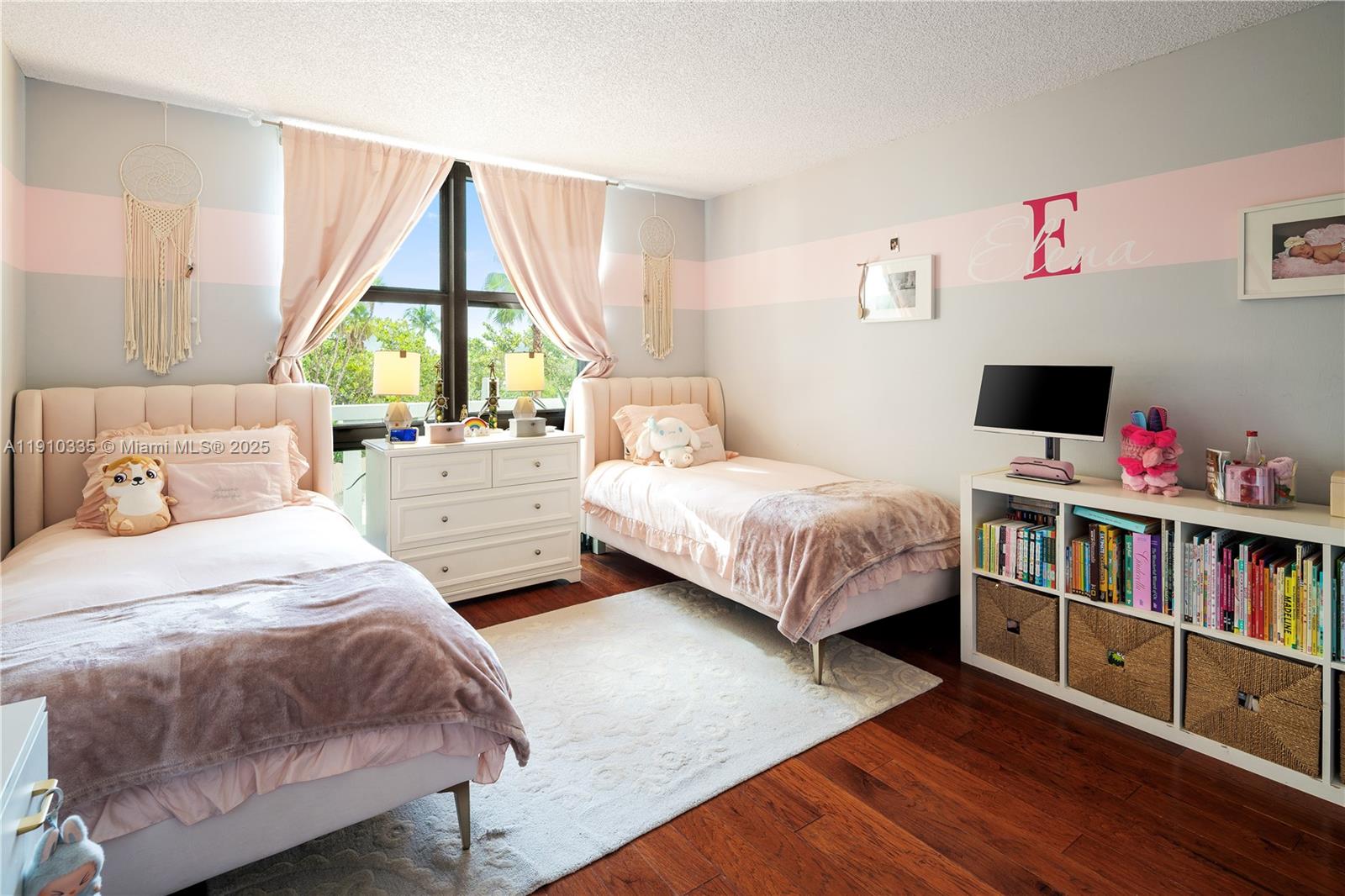 TOWERS OF KEY BISCAYNE CO - Residential