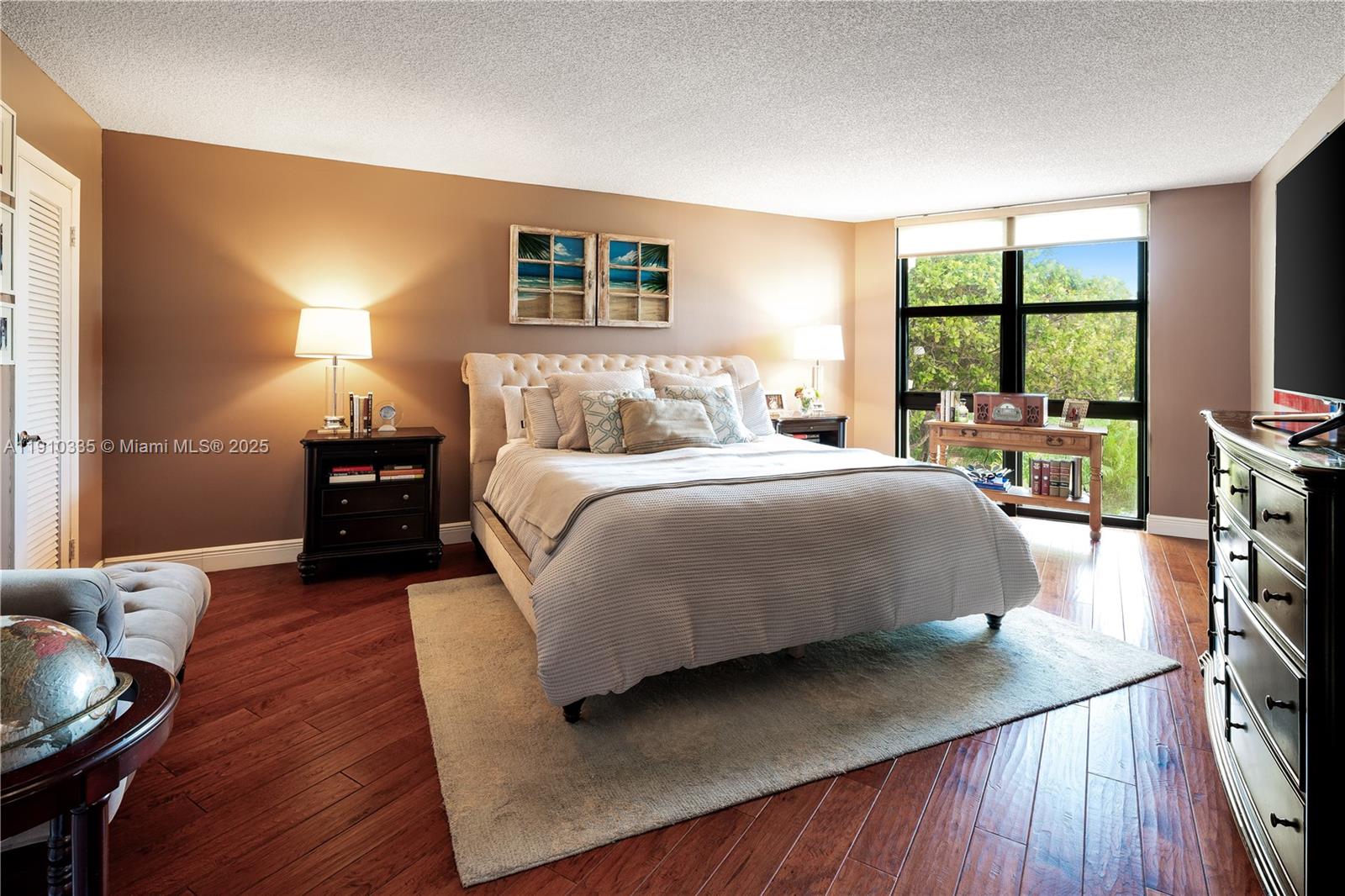 TOWERS OF KEY BISCAYNE CO - Residential