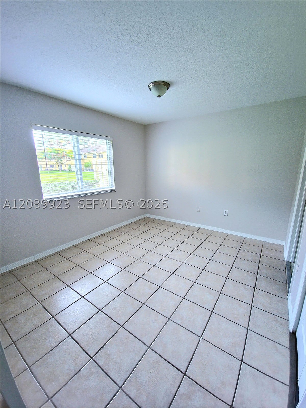 3398 NE 9th Dr 102