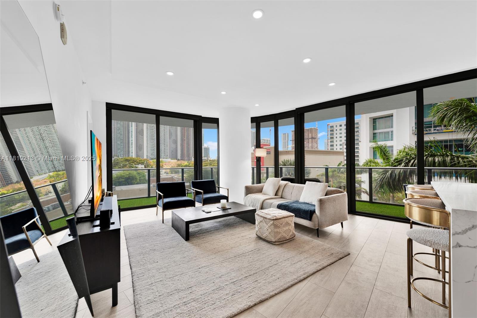 121 NE 34th St L304