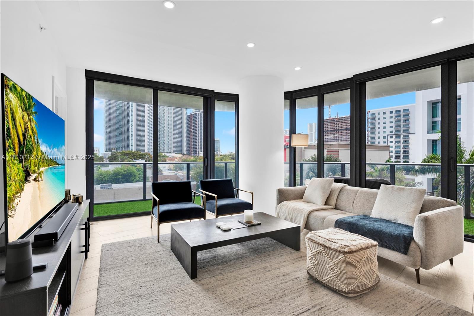 121 NE 34th St L304