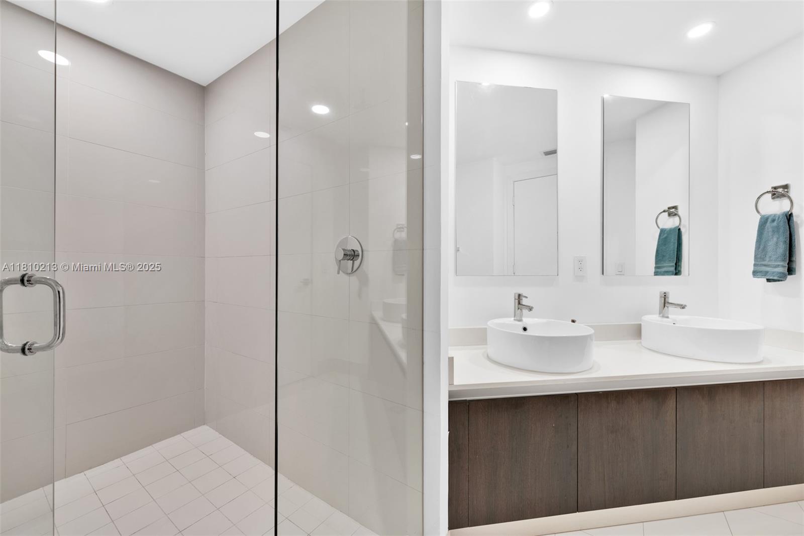 3401 MIDTOWN CONDO - Residential Lease