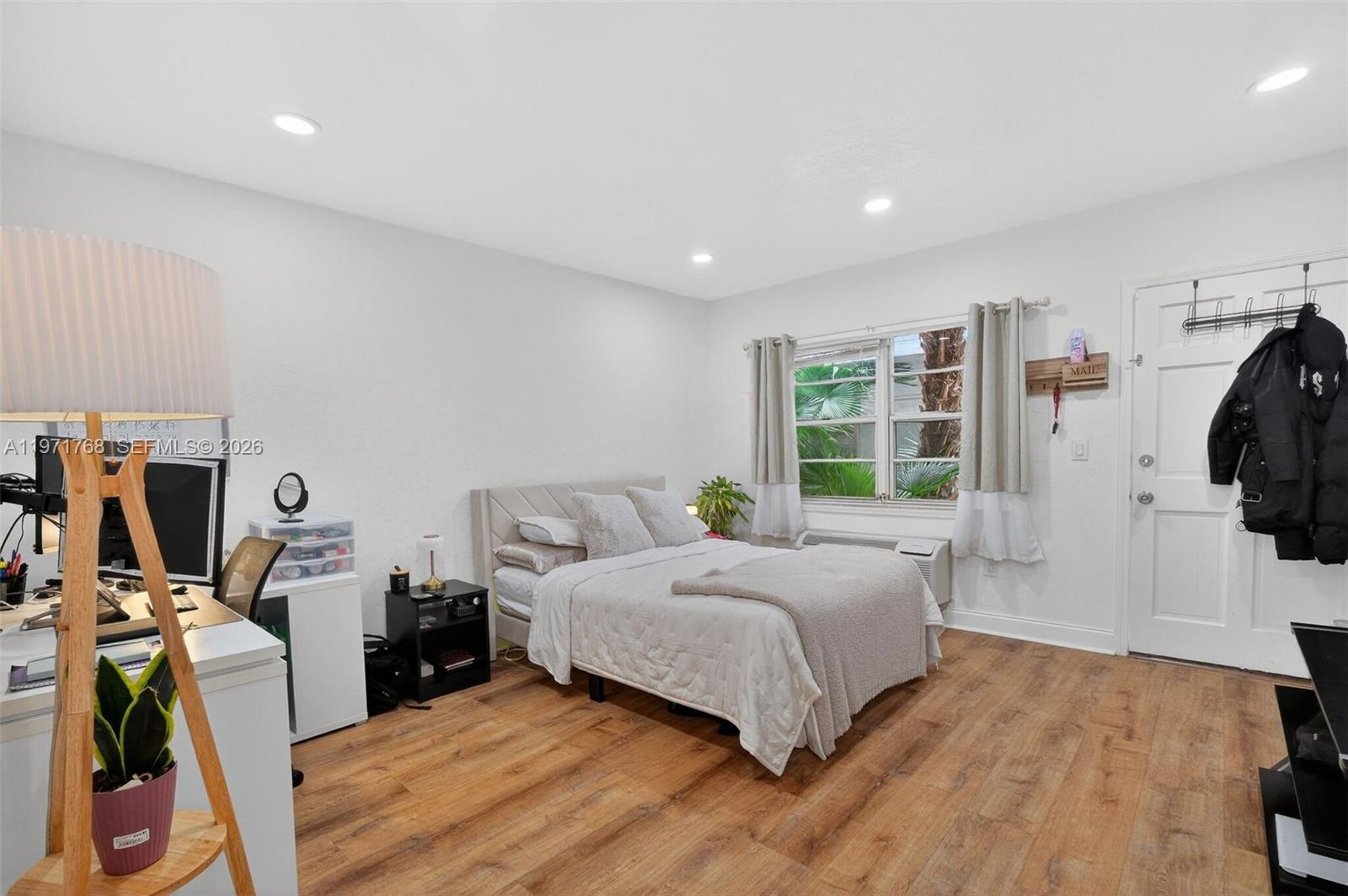 MERIDIAN COURT CONDO - Residential