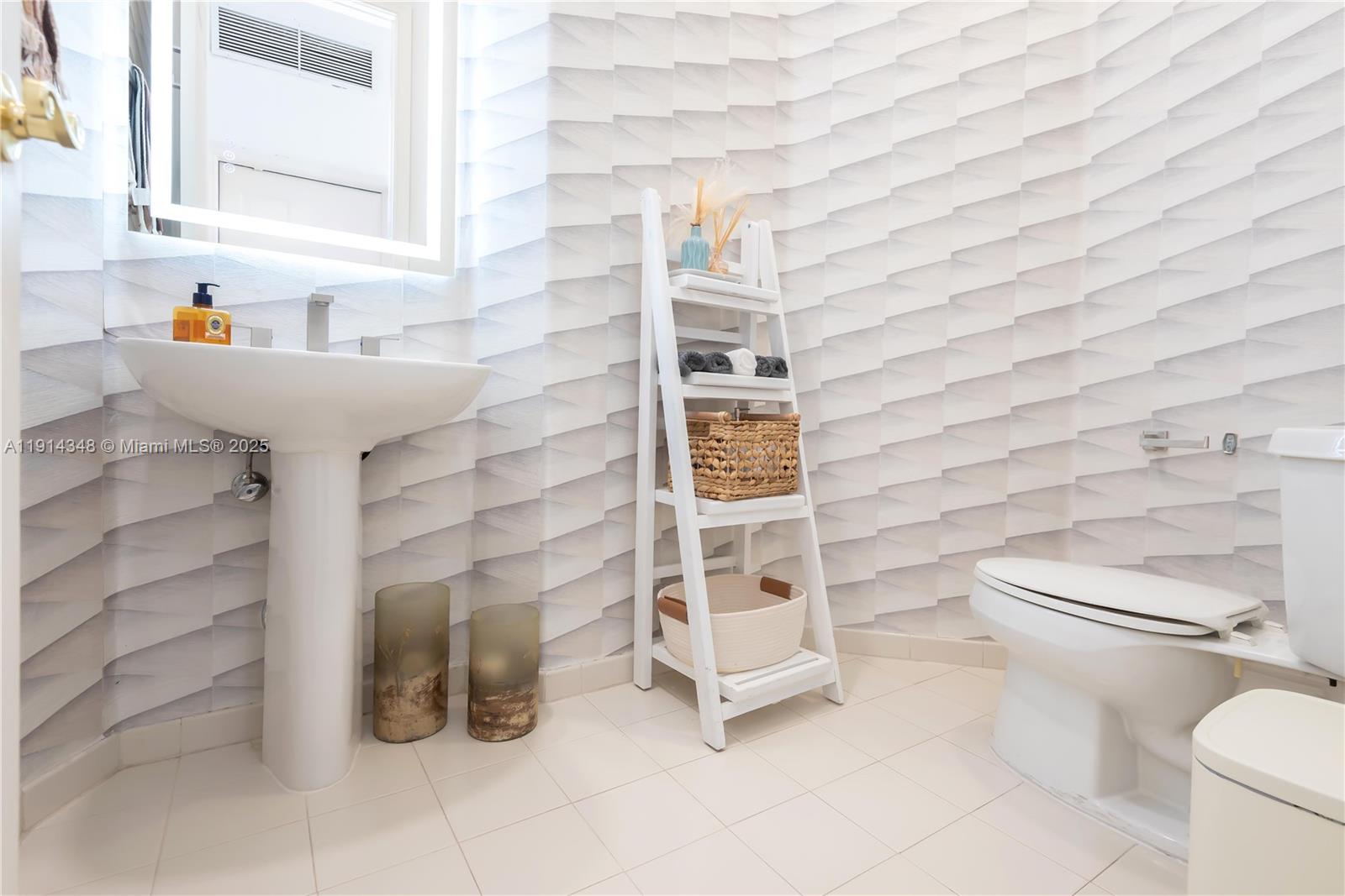 SUNSET LAKES PLAT ONE - Residential Lease