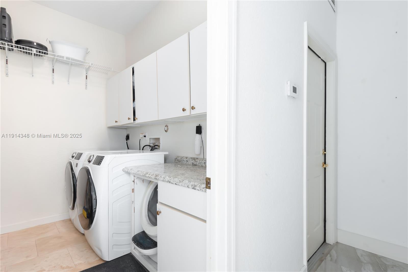 SUNSET LAKES PLAT ONE - Residential Lease