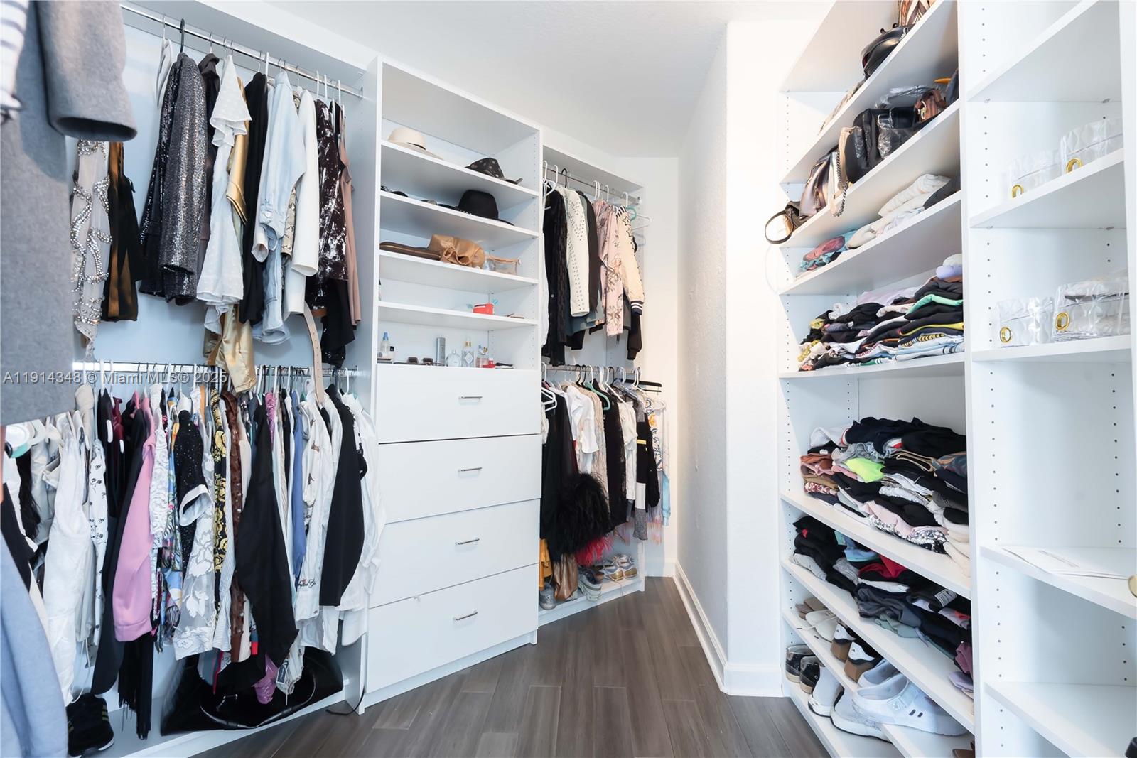 SUNSET LAKES PLAT ONE - Residential Lease