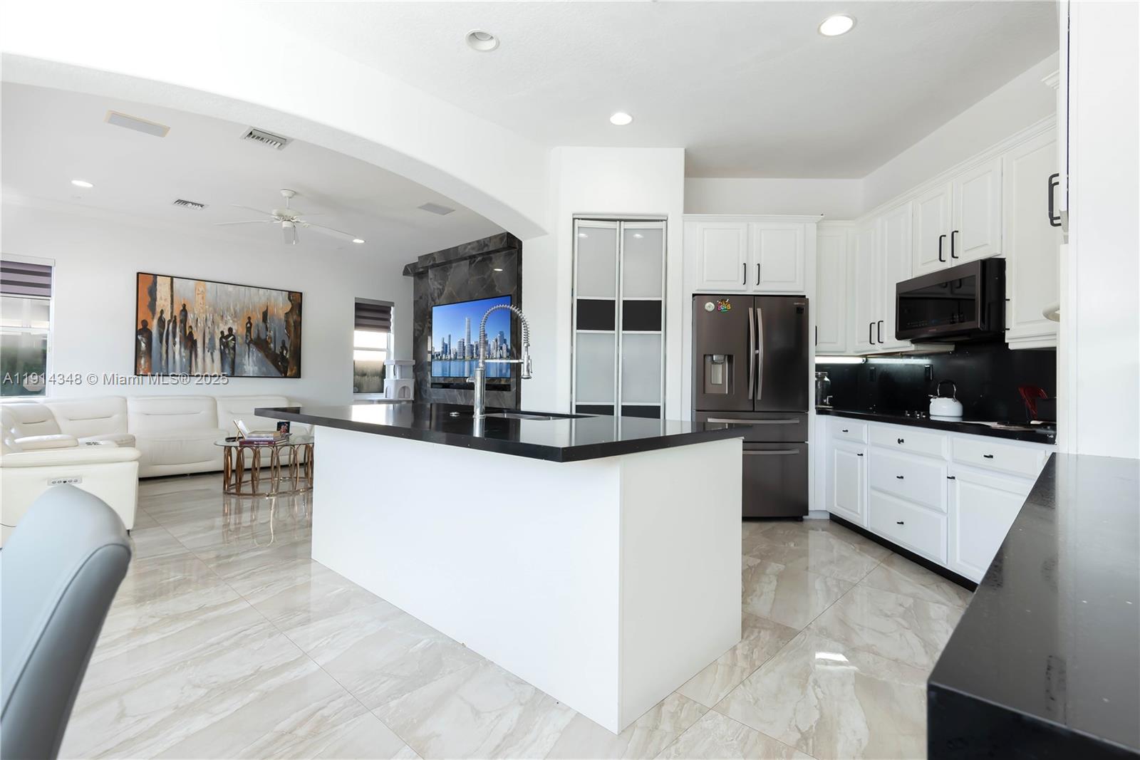 SUNSET LAKES PLAT ONE - Residential Lease