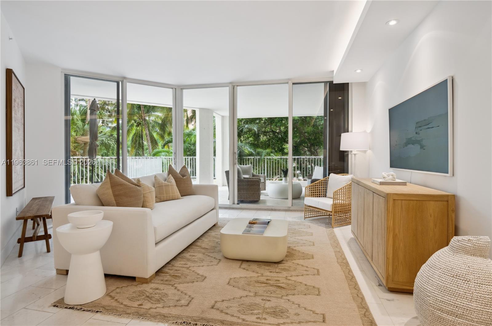 715 Crandon Blvd 206